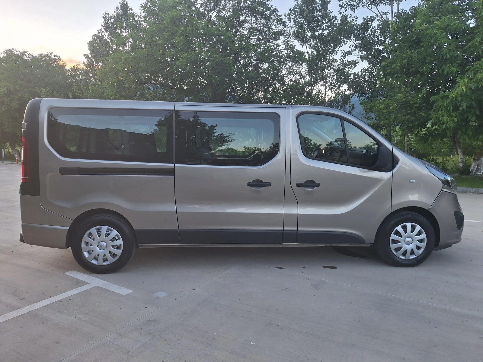 Opel Vivaro 1.6 CDTI BI-TURBO LONG 8+ 1, снимка 8 - Бусове и автобуси - 55076197