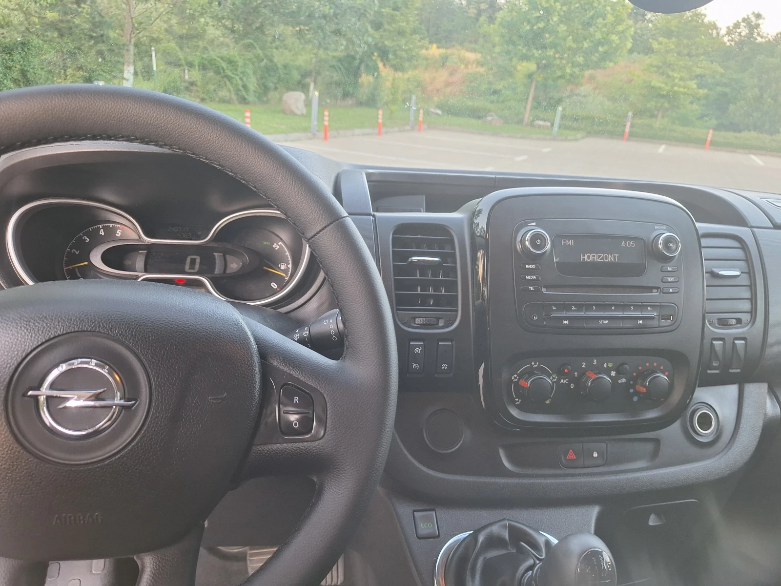 Opel Vivaro 1.6 CDTI BI-TURBO LONG 8+ 1, снимка 10 - Бусове и автобуси - 55076197