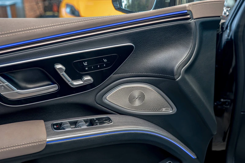Mercedes-Benz EQS 450+ /Burmester/Подгрев/AirMatic/Virtual/AmbientPl, снимка 8 - Автомобили и джипове - 50339721