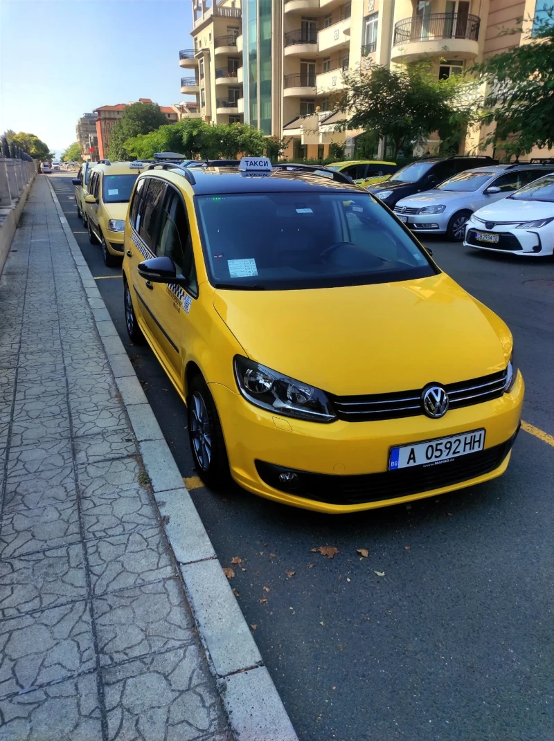 VW Touran 2.0 TDI DSG, снимка 12 - Автомобили и джипове - 52954254