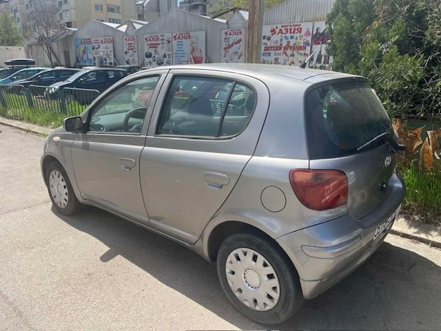 Toyota Yaris  - изображение 4