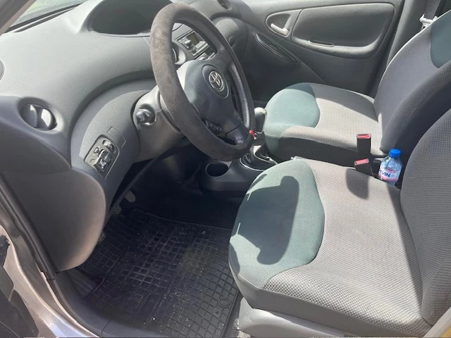 Toyota Yaris  - изображение 9