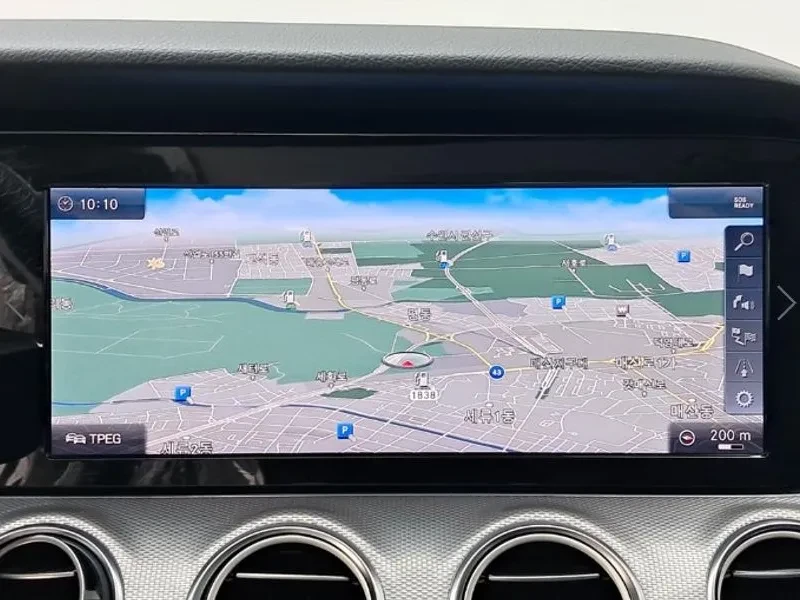 Mercedes-Benz E 200 Avantgarde, снимка 9 - Автомобили и джипове - 55830282