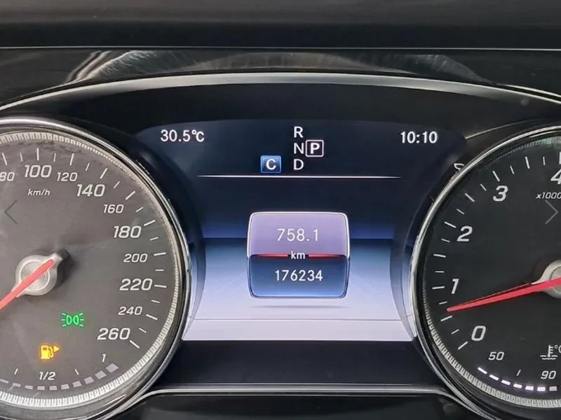Mercedes-Benz E 200 Avantgarde, снимка 8 - Автомобили и джипове - 55830282
