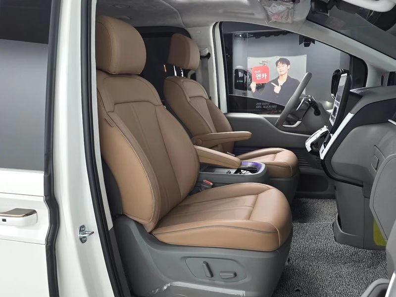Hyundai Staria 2.2 Automatic, снимка 10 - Автомобили и джипове - 55949149