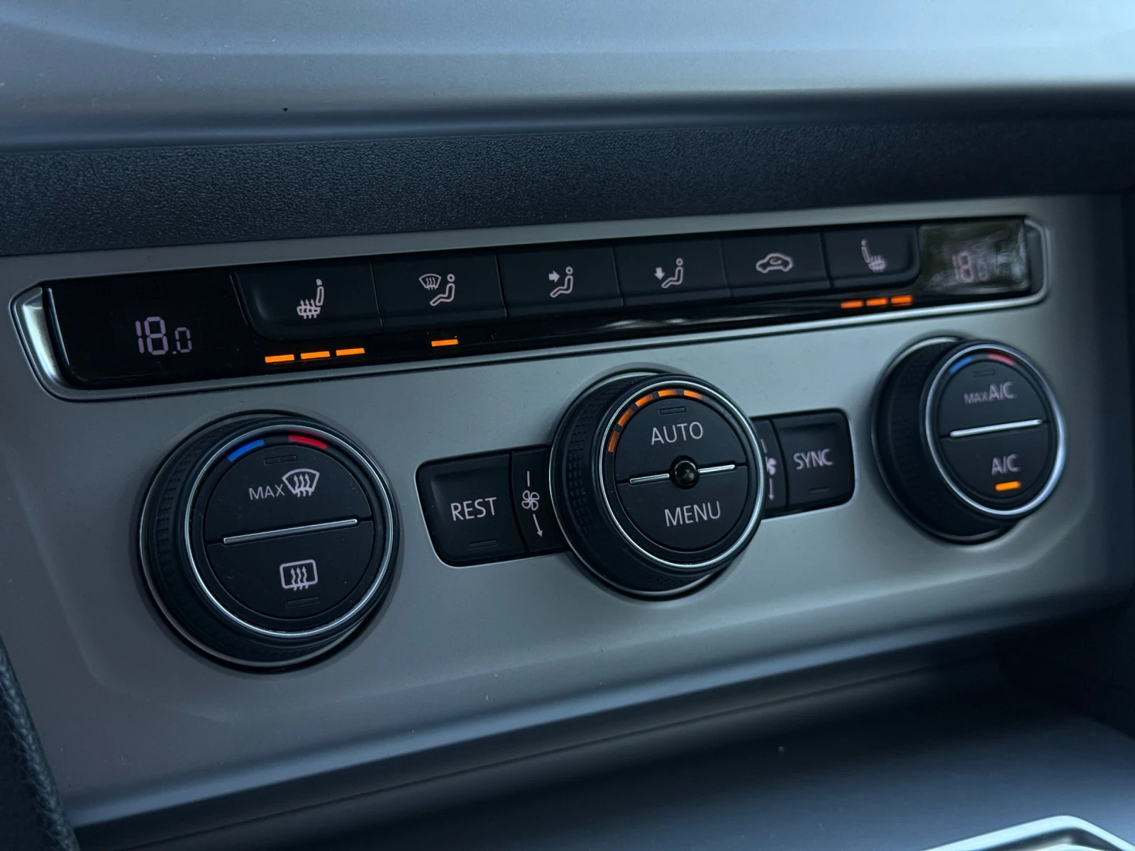 VW Passat 2.0TDI AUTOMATIC DISTRONIK MASSAGE  | Mobile.bg   12