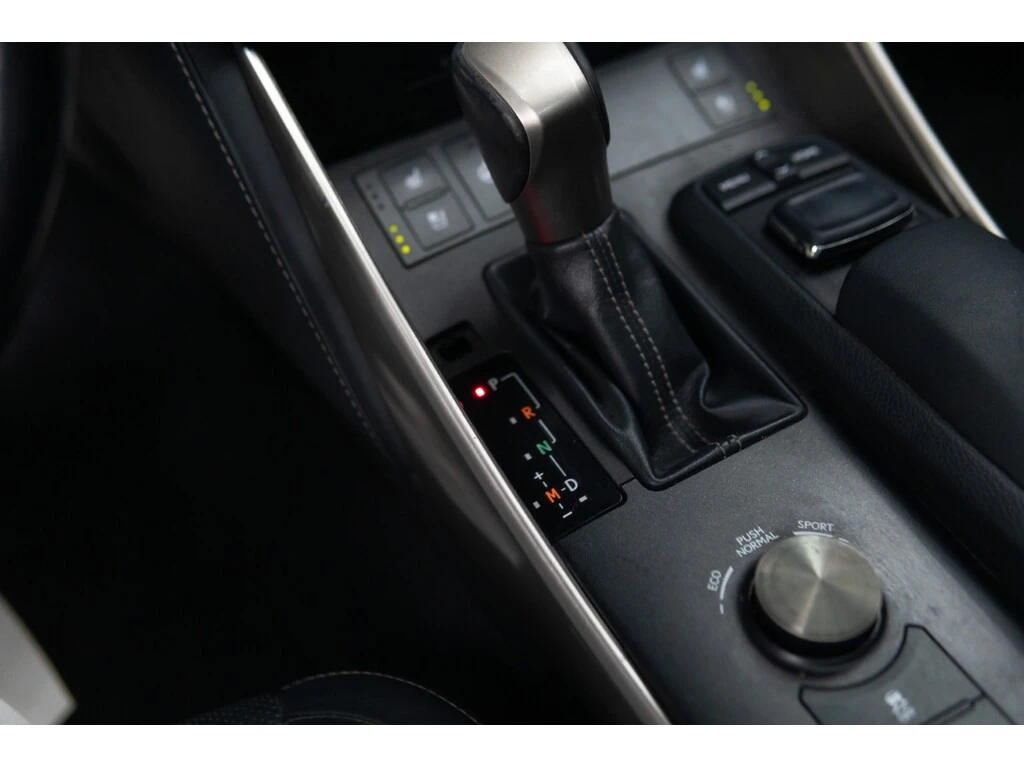 Lexus IS 300 AWD * * CARFAX * * ���� ������ * *  | Mobile.bg � ����������� 8