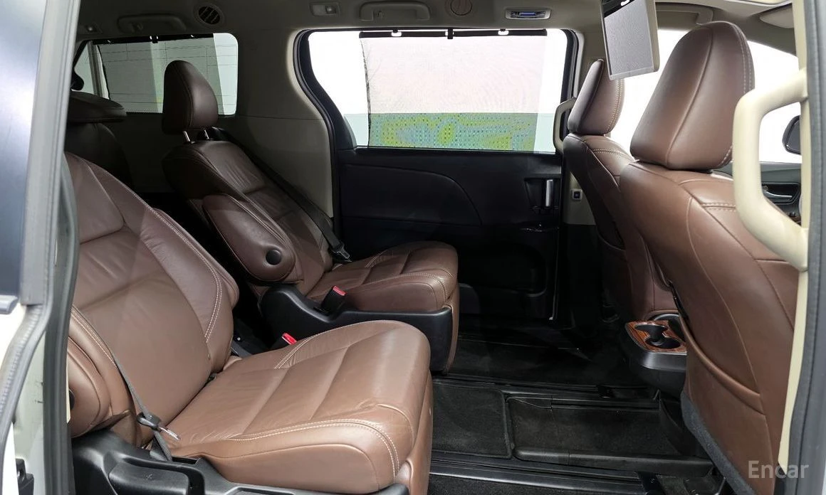 Toyota Sienna, снимка 12 - Автомобили и джипове - 53826880