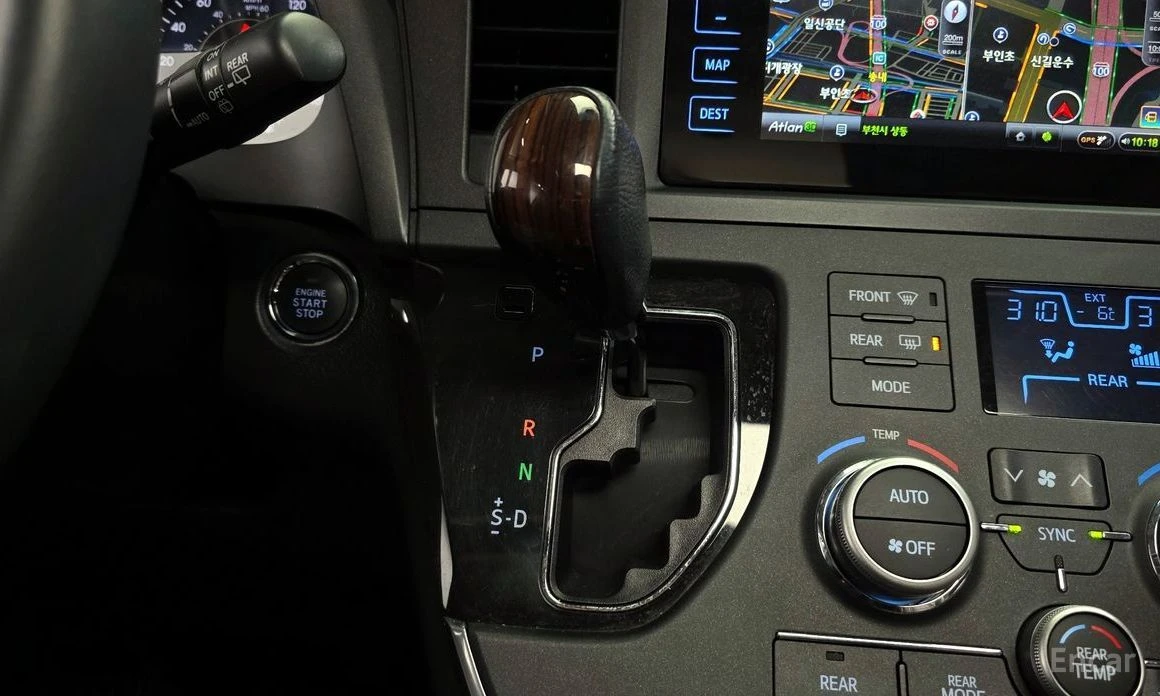 Toyota Sienna, снимка 9 - Автомобили и джипове - 53826880