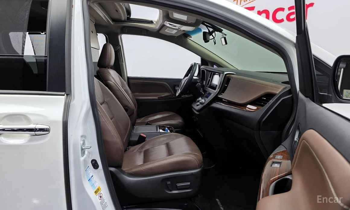 Toyota Sienna, снимка 10 - Автомобили и джипове - 53826880