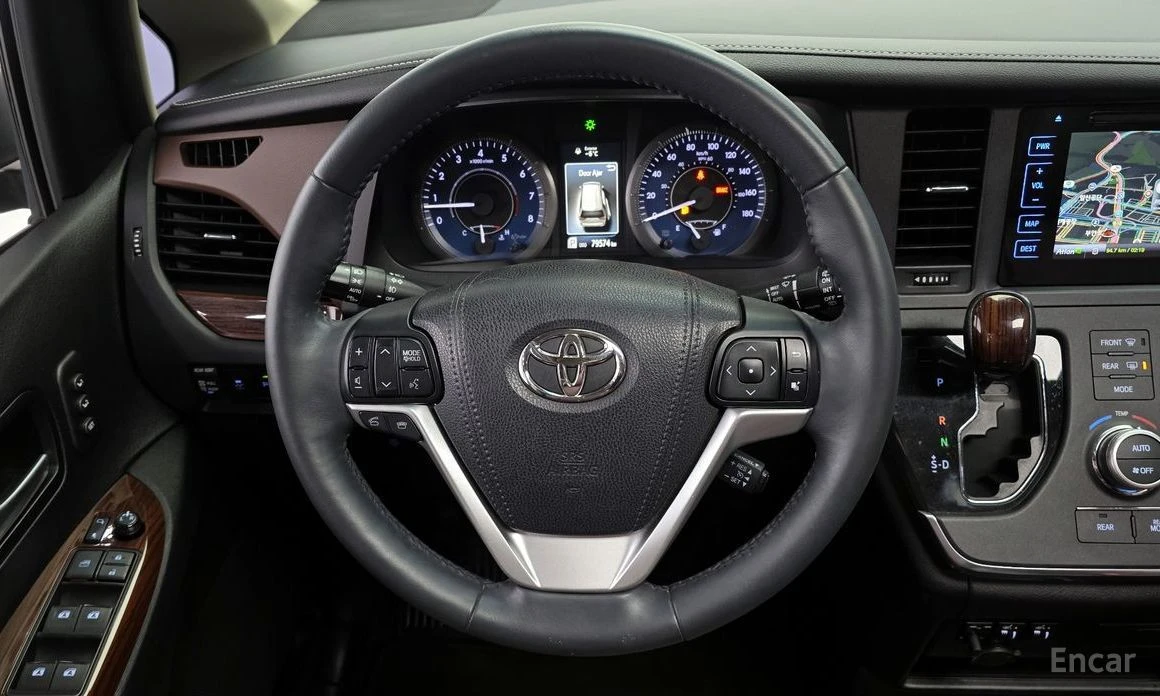 Toyota Sienna, снимка 13 - Автомобили и джипове - 53826880