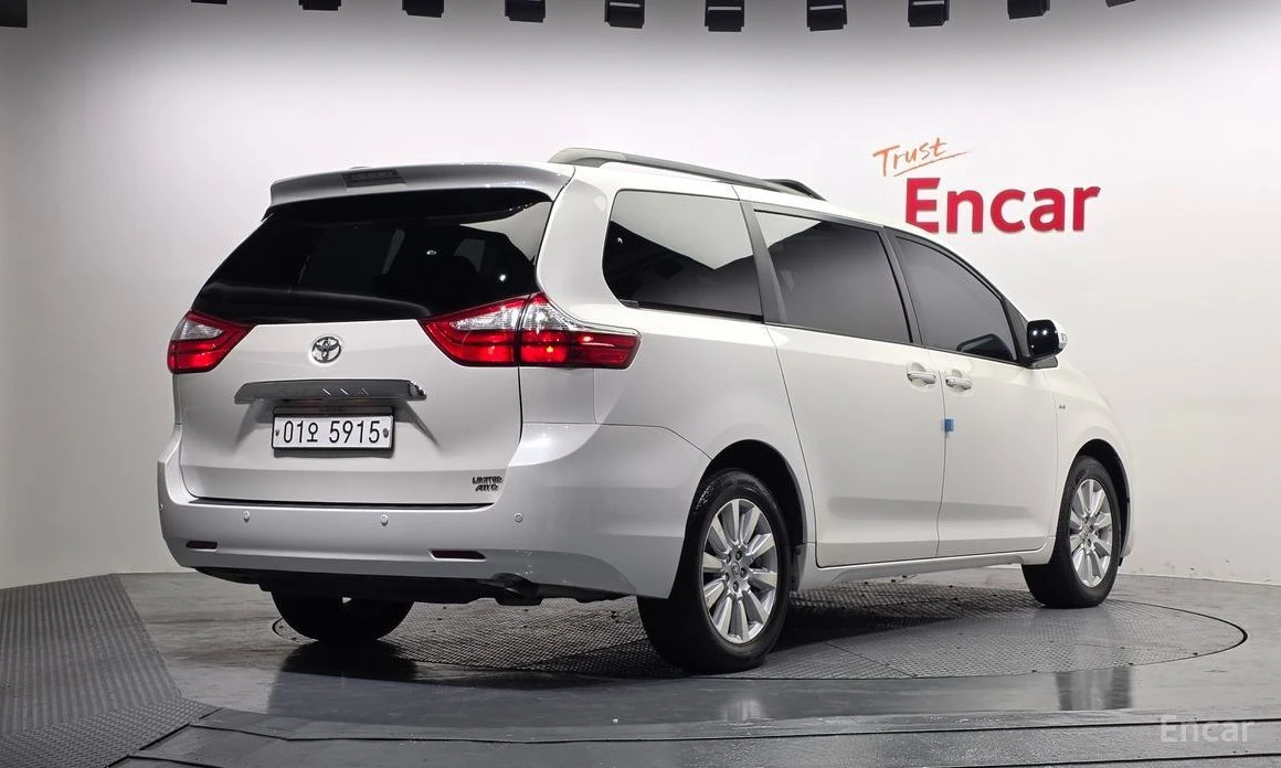 Toyota Sienna, снимка 2 - Автомобили и джипове - 53826880