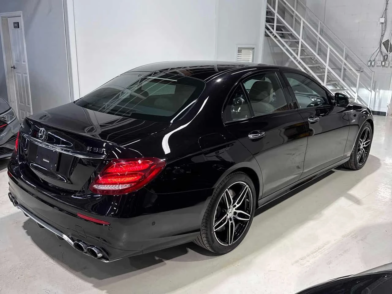 Mercedes-Benz E 53 AMG * DISTRONIC* BURMESTER* 360* , снимка 16 - Автомобили и джипове - 53842615