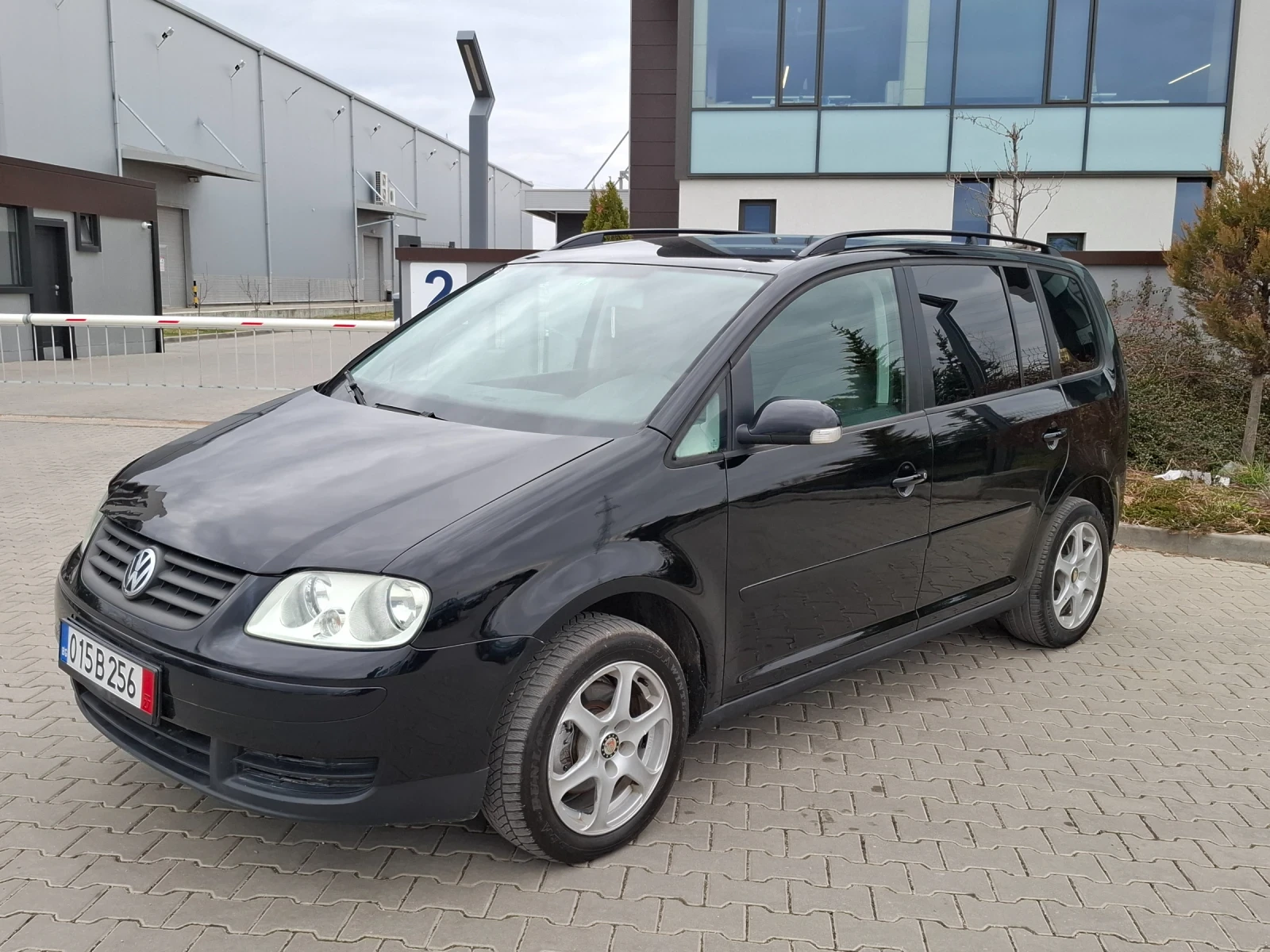 VW Touran 1.9TDI* (105кс)* KЛИМАТРОНИК* HOB BHOC* , снимка 6 - Автомобили и джипове - 53901305