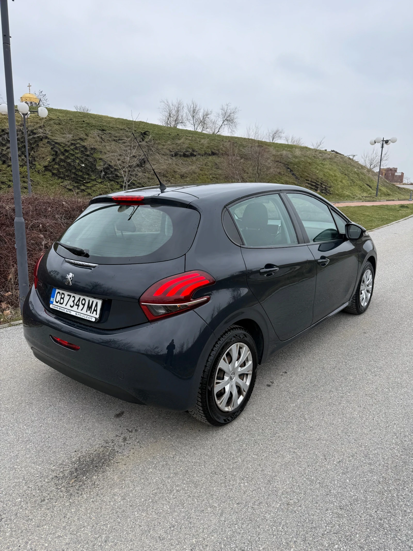 Peugeot 208 1.2 PureTech, снимка 5 - Автомобили и джипове - 53971666