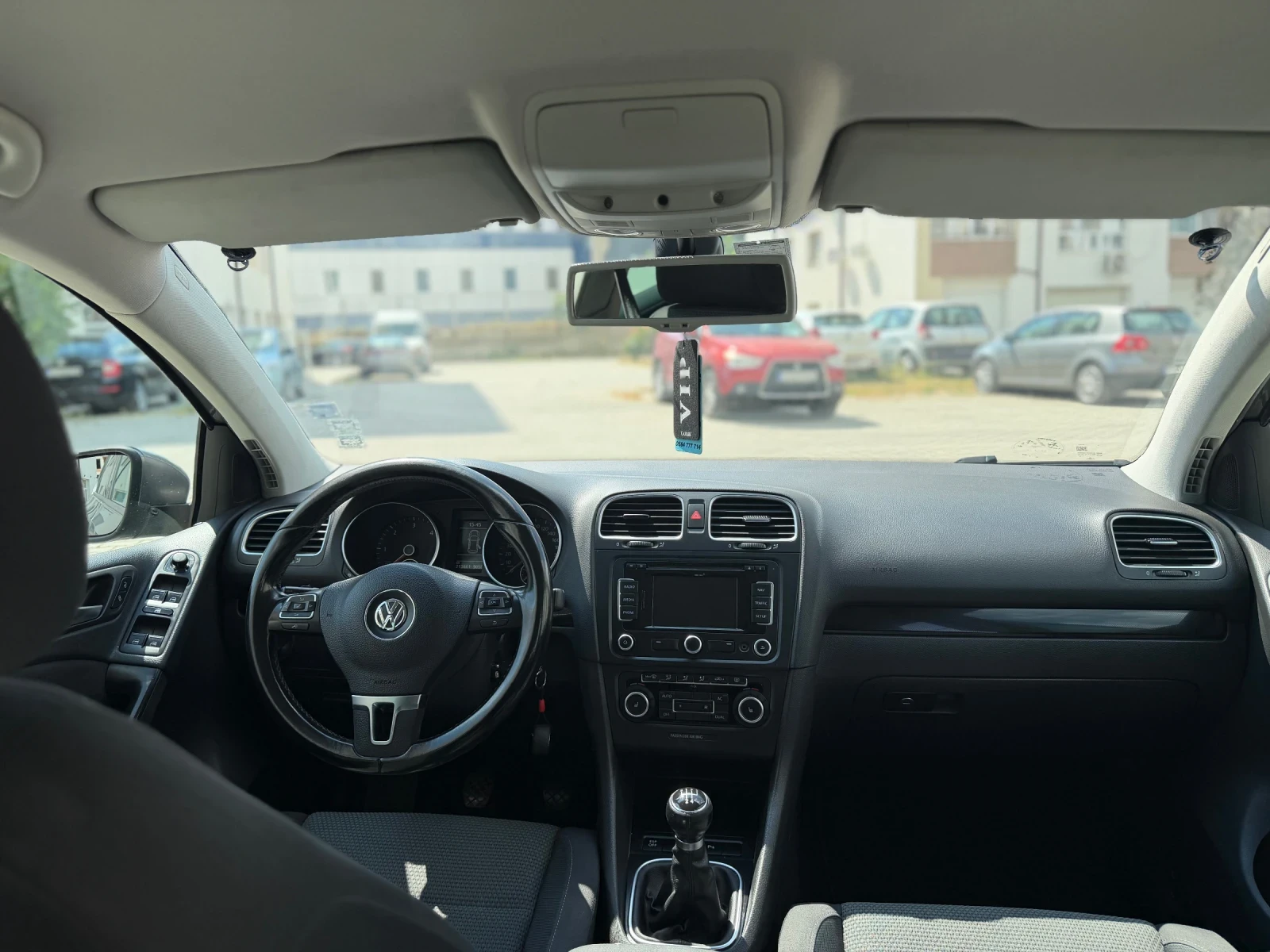 VW Golf 1.6 TDI, снимка 5 - Автомобили и джипове - 55236550