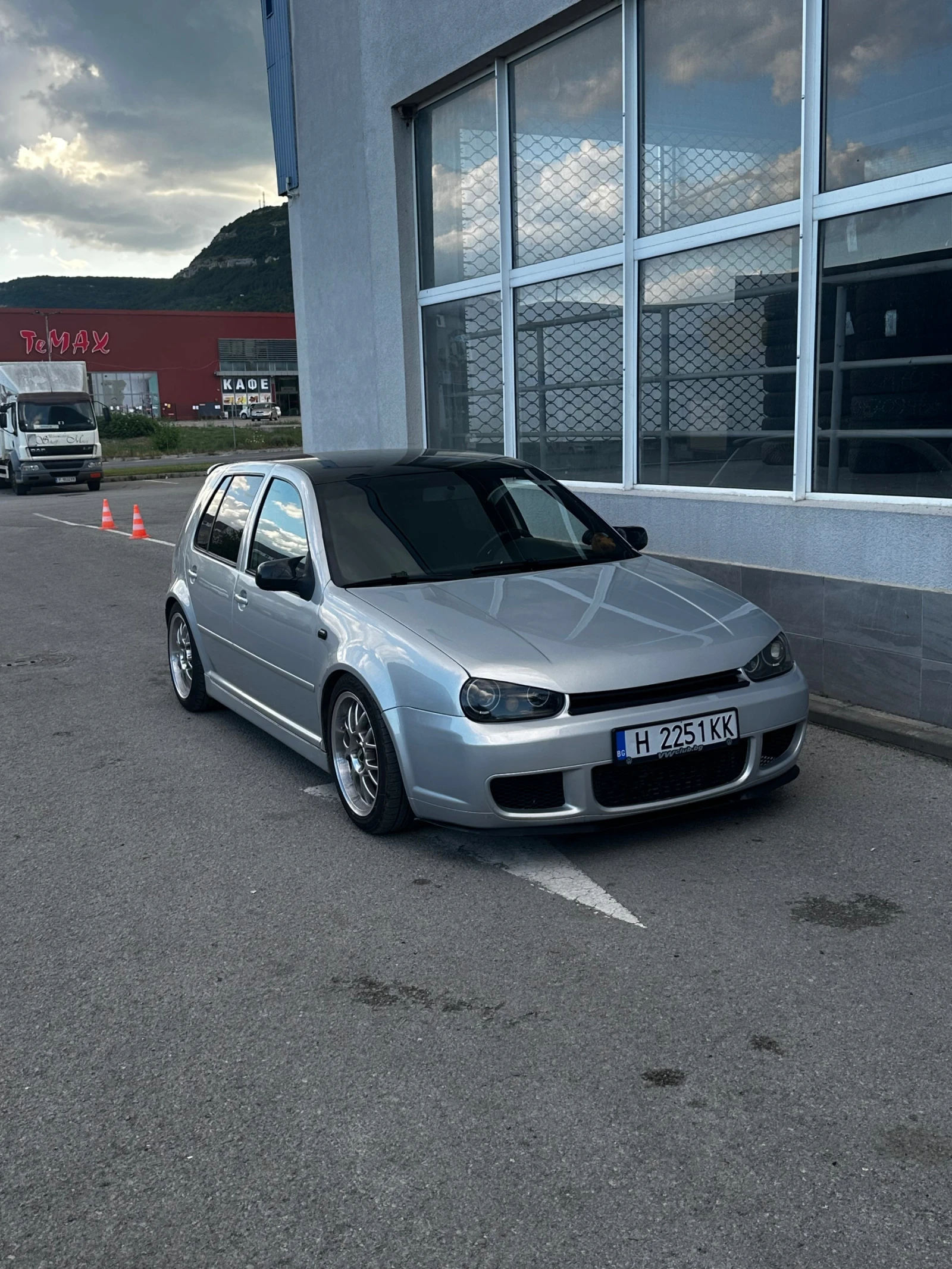 VW Golf, снимка 2 - Автомобили и джипове - 55537109