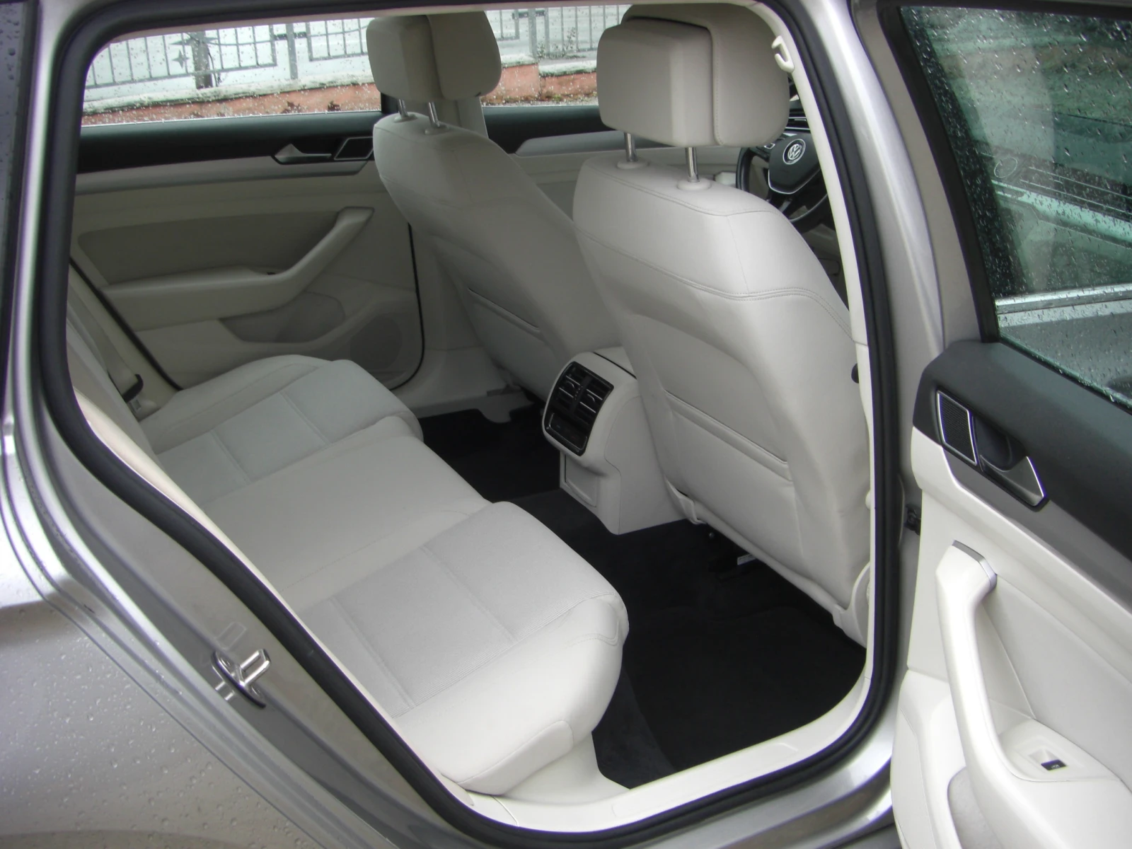 VW Passat TDI NAVI AVTOMAT, снимка 14 - Автомобили и джипове - 55537854