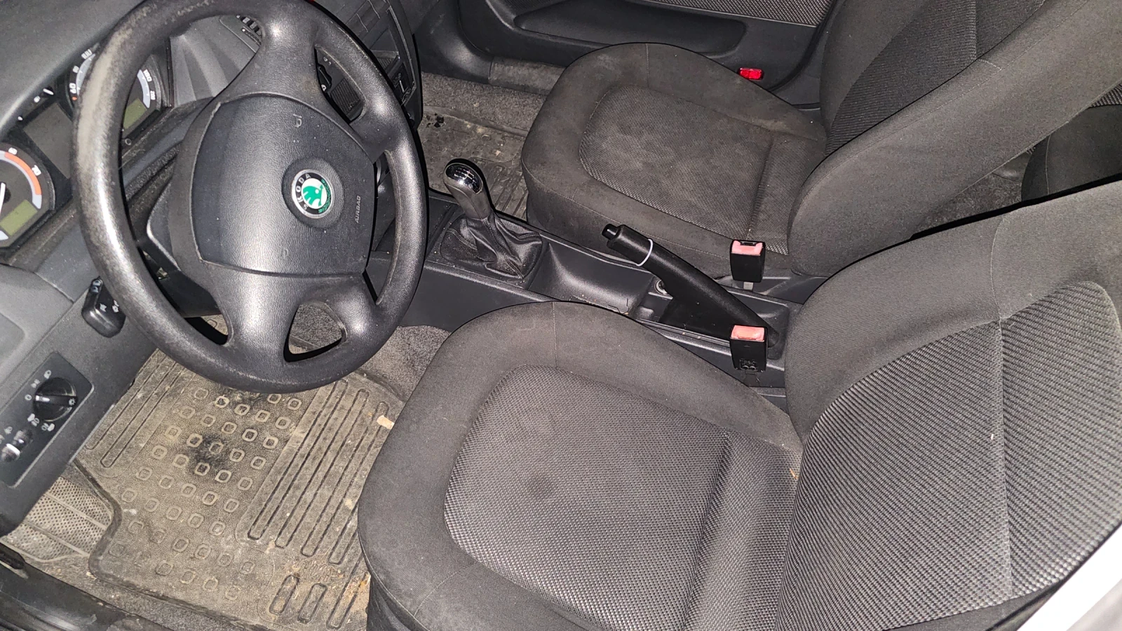 Skoda Fabia 1.2i ПРОБЛЕМ В МОТОРА, снимка 5 - Автомобили и джипове - 55545419