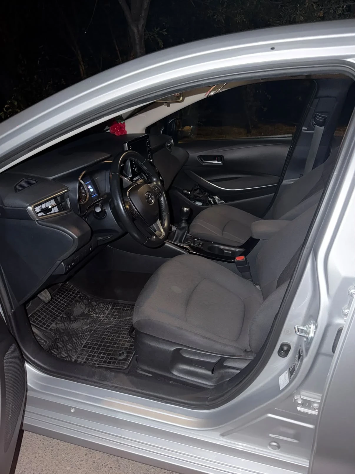 Toyota Corolla 1.5 | Mobile.bg � ����������� 6