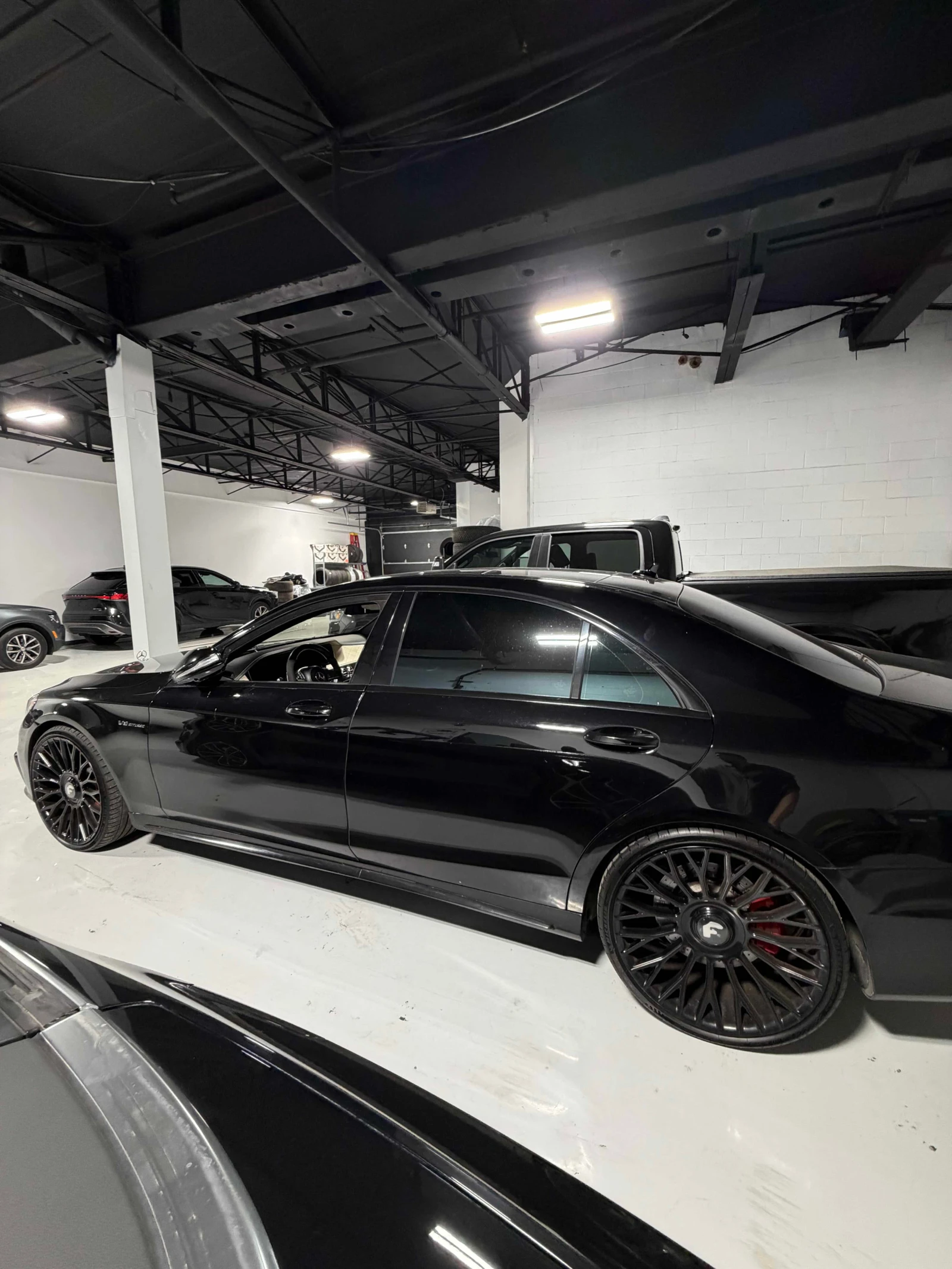 Mercedes-Benz S 63  AMG / 360 / DIS / HUD / BURMESTER / CARFAX , снимка 10 - Автомобили и джипове - 55947976