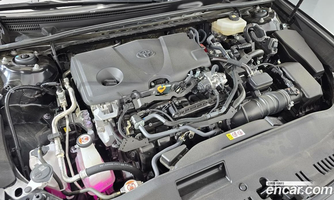 Toyota Camry 2.5 XLE Hybrid, снимка 6 - Автомобили и джипове - 56123264