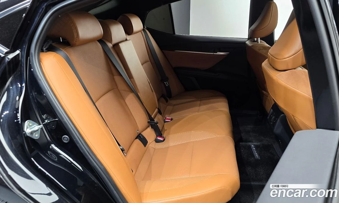 Toyota Camry 2.5 XLE Hybrid, снимка 17 - Автомобили и джипове - 56123264