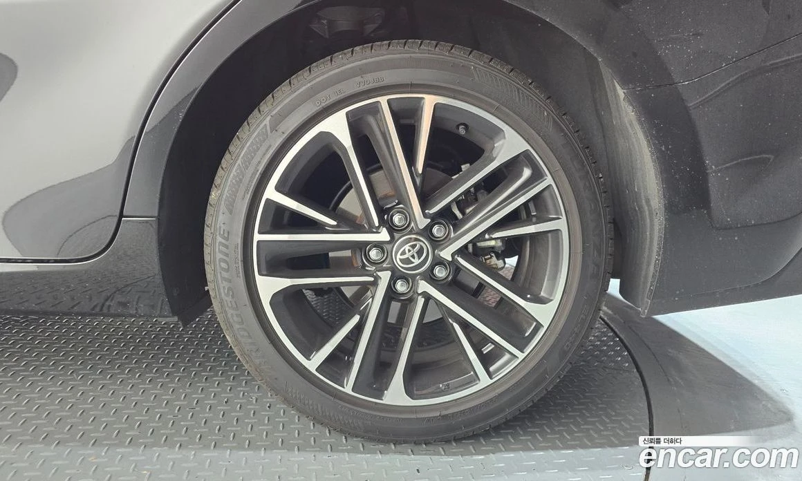 Toyota Camry 2.5 XLE Hybrid, снимка 7 - Автомобили и джипове - 56123264