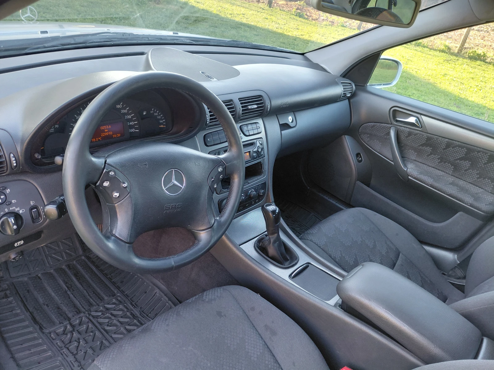 Mercedes-Benz C 180, снимка 6 - Автомобили и джипове - 56227095