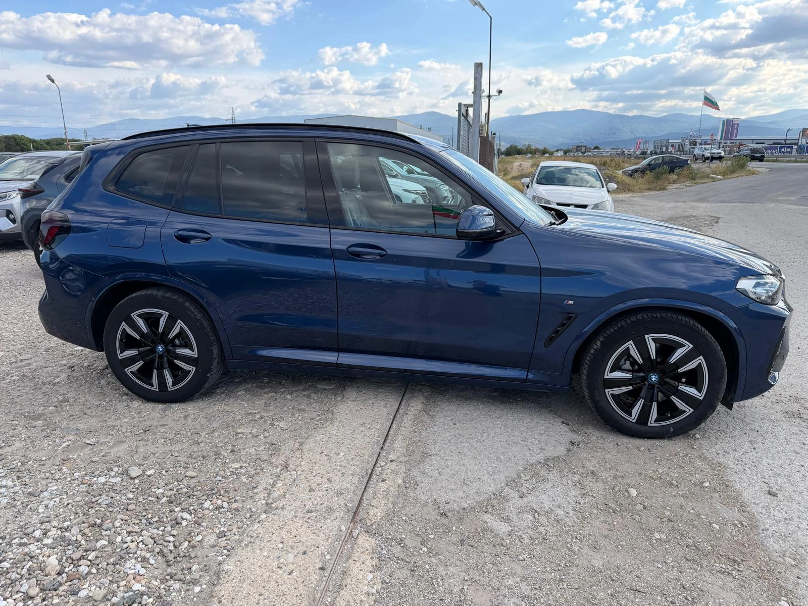 BMW iX3 M SPORT| 80kWh| PANO| Facelift | Adaptive | LED, снимка 4 - Автомобили и джипове - 56279364