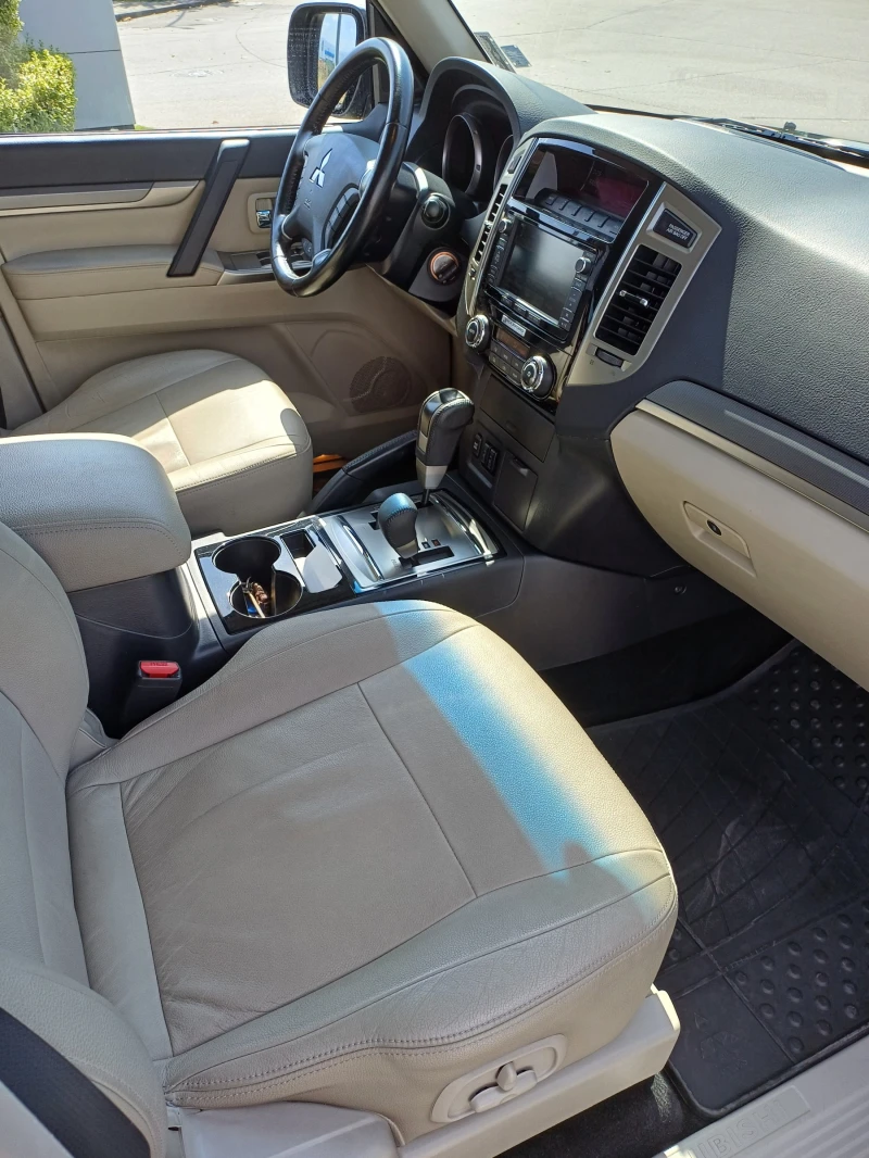 Mitsubishi Pajero 3.2 DI-D, снимка 11 - Автомобили и джипове - 48866975