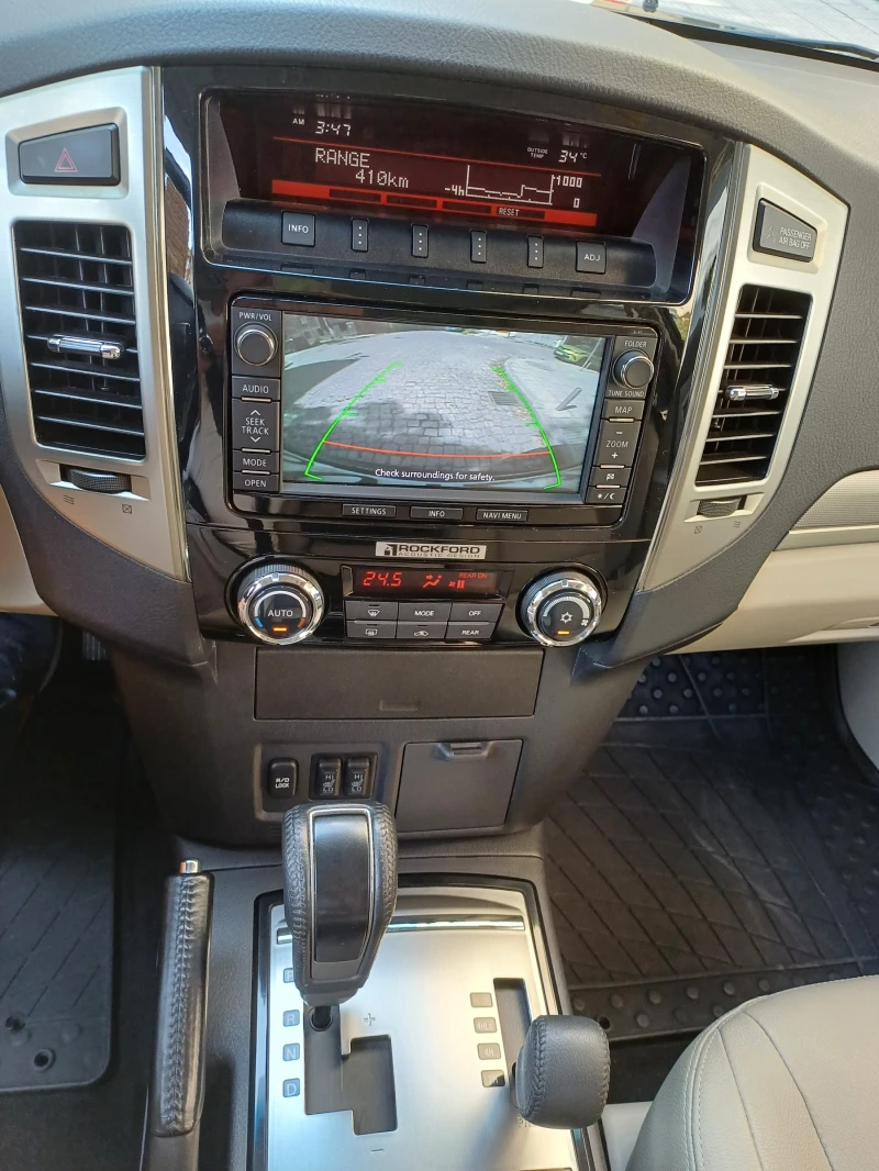 Mitsubishi Pajero 3.2 DI-D, снимка 15 - Автомобили и джипове - 48866975