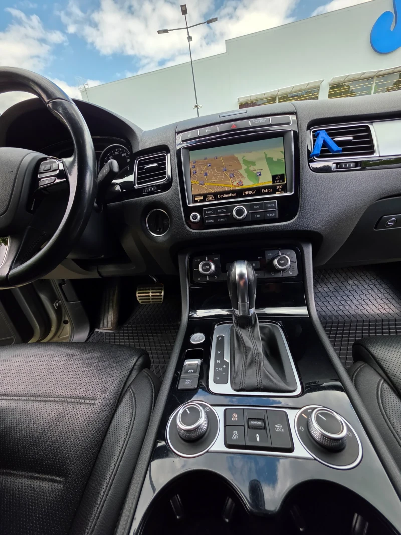 VW Touareg, снимка 4 - Автомобили и джипове - 52591668