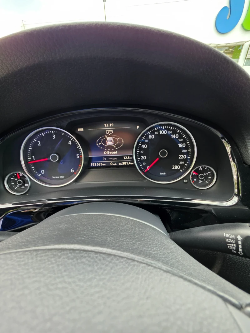 VW Touareg, снимка 2 - Автомобили и джипове - 52591668