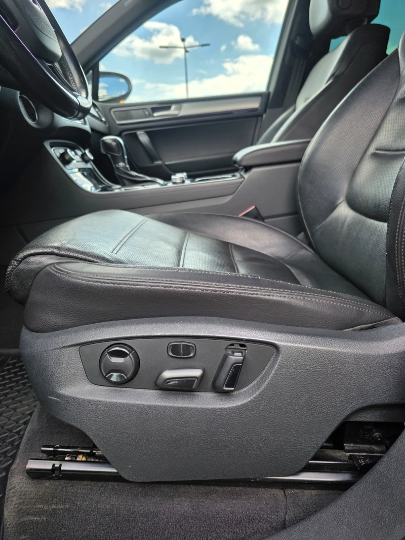 VW Touareg, снимка 6 - Автомобили и джипове - 52591668