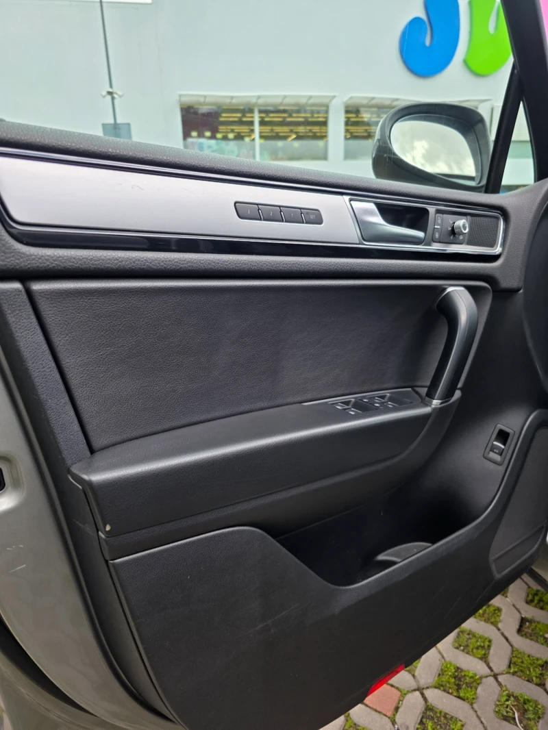 VW Touareg, снимка 10 - Автомобили и джипове - 52591668