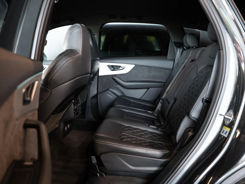 Audi SQ7 TDI* MATRIX* DISTR* KEYLESS* CAMERA* , снимка 9 - Автомобили и джипове - 51759655