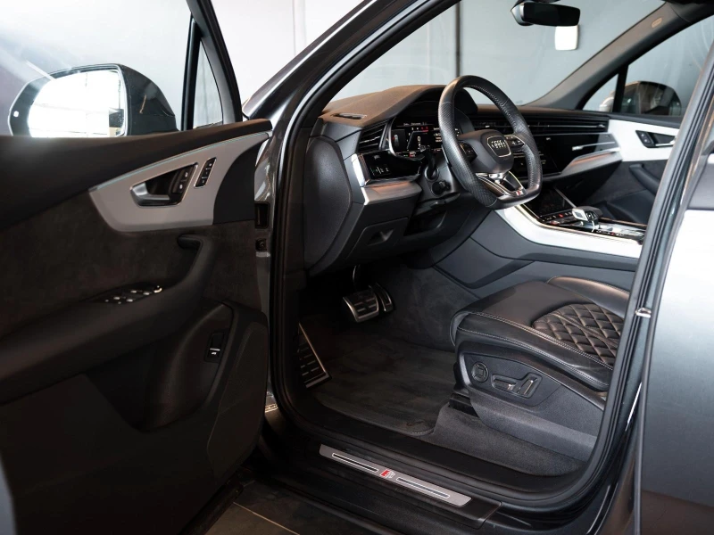 Audi SQ7 TDI* MATRIX* DISTR* KEYLESS* CAMERA* , снимка 3 - Автомобили и джипове - 51759655
