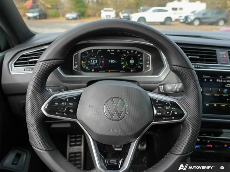 VW Tiguan * Comfortline R Line Black 2.0T 8sp at w/Tip 4M * , снимка 13 - Автомобили и джипове - 52976178