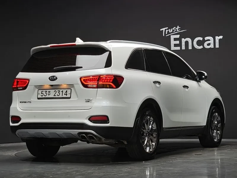 Kia Sorento 2.2 CRDI 4WD - САМО 30% АВАНС, снимка 3 - Автомобили и джипове - 56017230