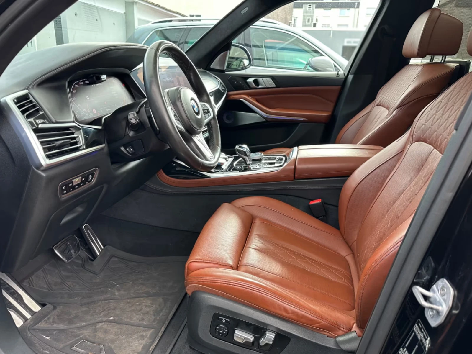 BMW X7 M50d/400HP/SKY-LOUNGE/LASER/MEMO/DAB/MASSAGE/433f - изображение 8