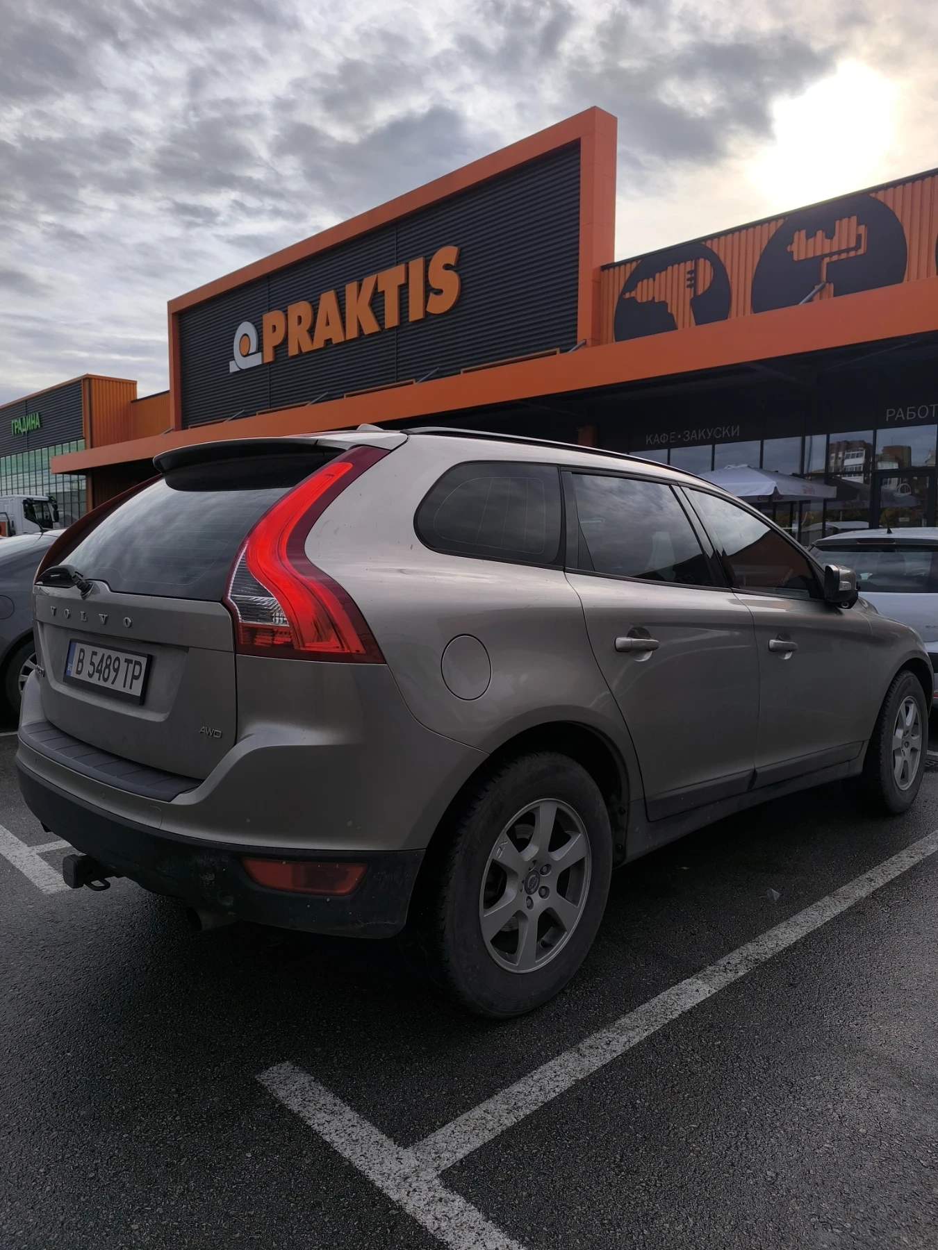 Volvo XC60, снимка 3 - Автомобили и джипове - 54248470