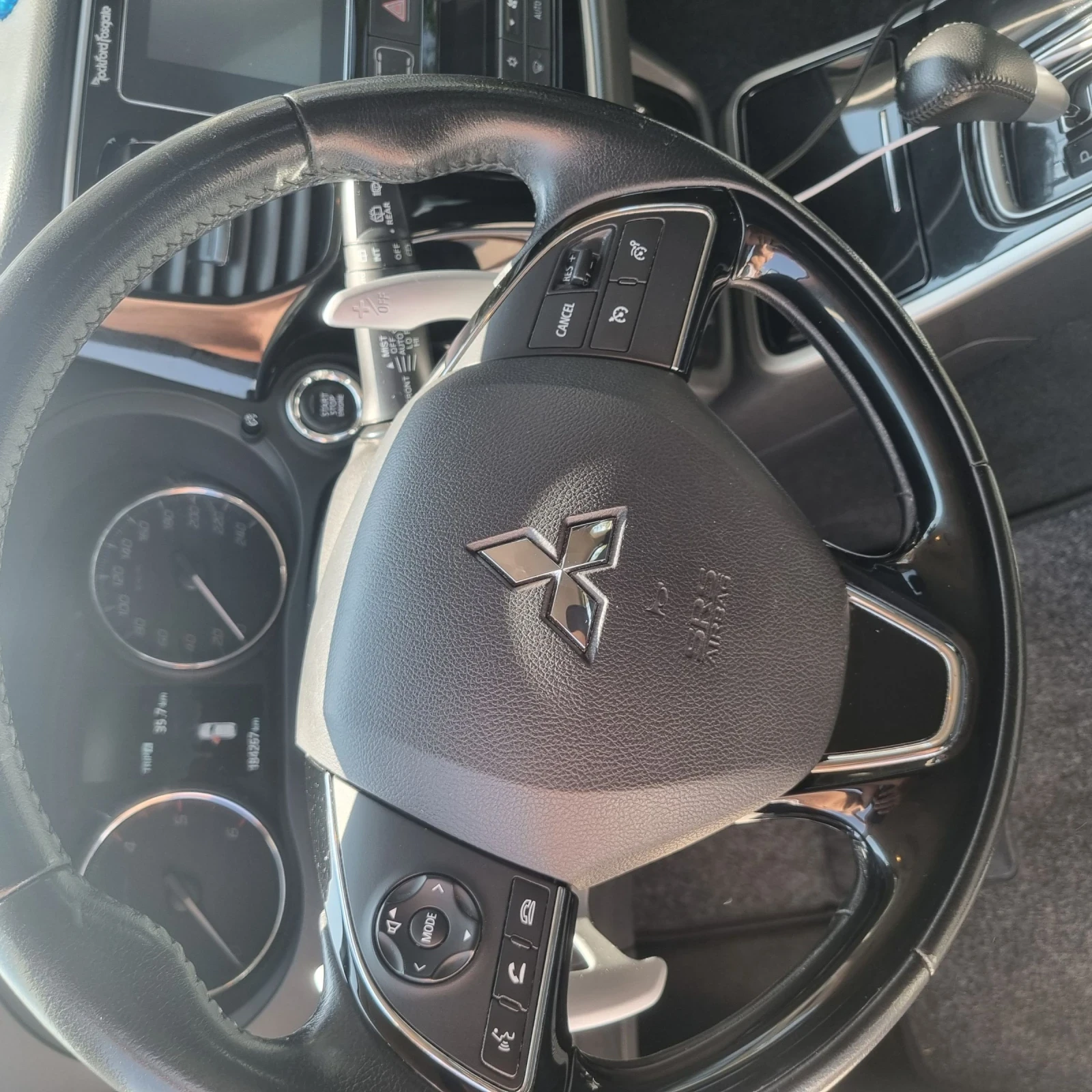 Mitsubishi Outlander, снимка 8 - Автомобили и джипове - 55378197