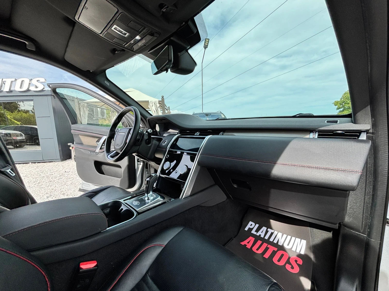 Land Rover Discovery Sport 2.0D/4X4/R-DYNAMIC/NAVI/PANO/LED, снимка 9 - Автомобили и джипове - 56288736