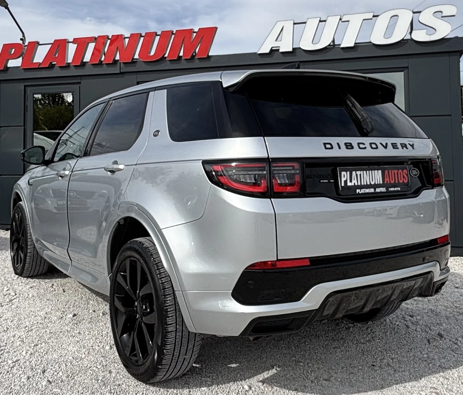 Land Rover Discovery Sport 2.0D/4X4/R-DYNAMIC/NAVI/PANO/LED, снимка 5 - Автомобили и джипове - 56288736