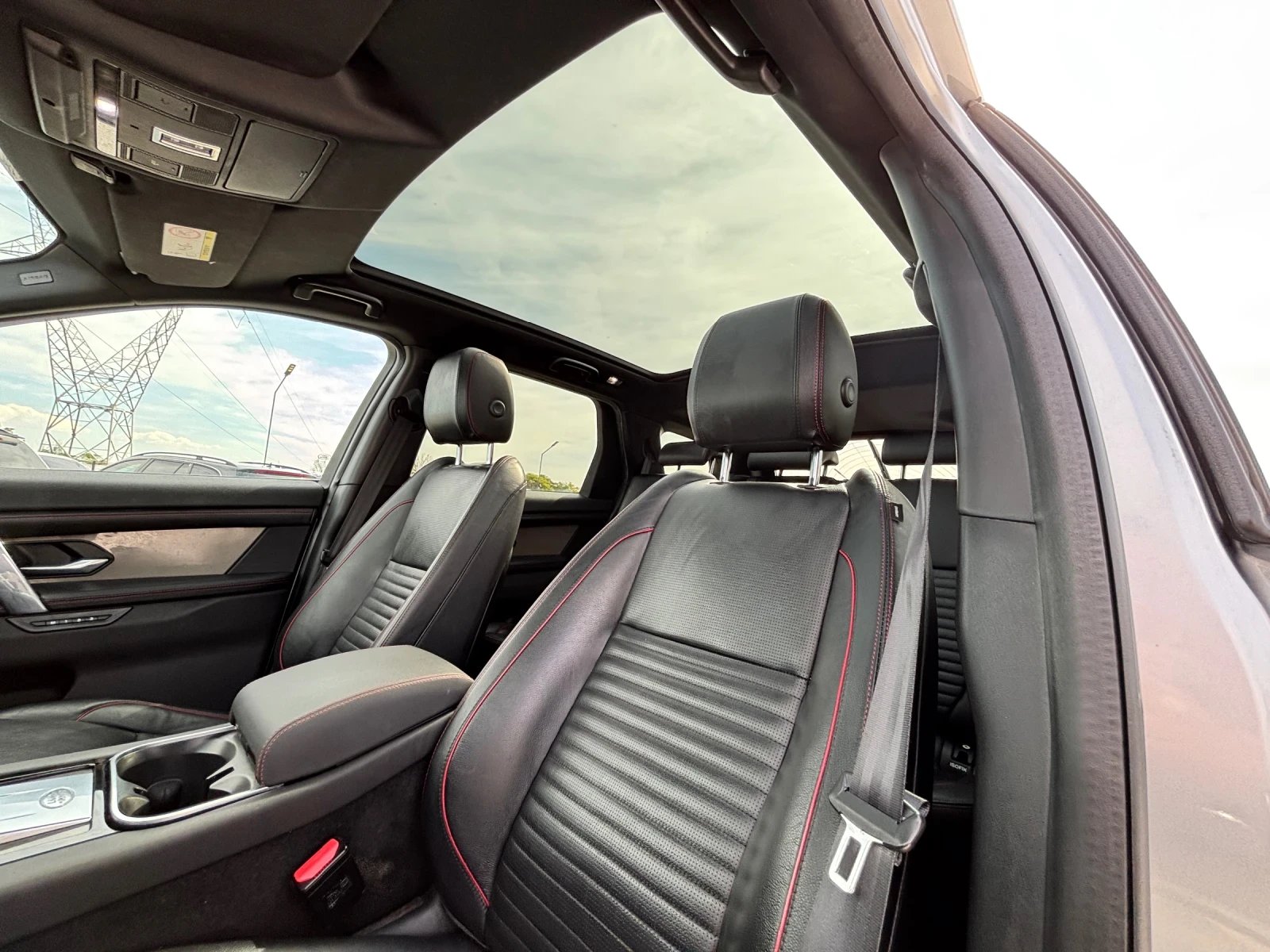 Land Rover Discovery Sport 2.0D/4X4/R-DYNAMIC/NAVI/PANO/LED, снимка 11 - Автомобили и джипове - 56288736