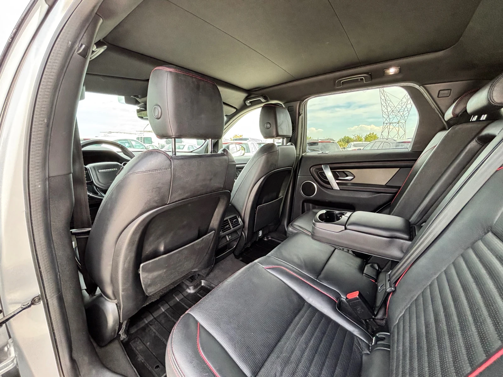 Land Rover Discovery Sport 2.0D/4X4/R-DYNAMIC/NAVI/PANO/LED, снимка 12 - Автомобили и джипове - 56288736
