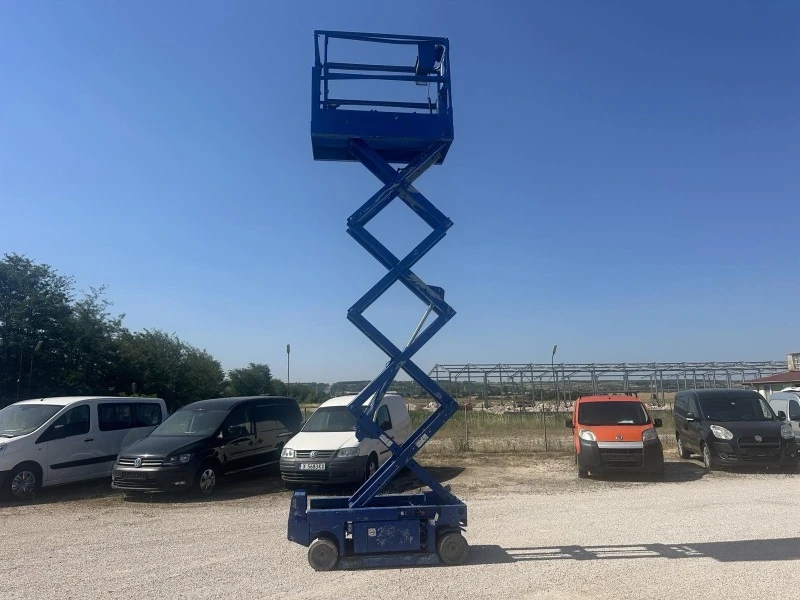 Платформи Друга Genie GS 1930 Electric Scissor Lift, снимка 12 - Индустриална техника - 46604914