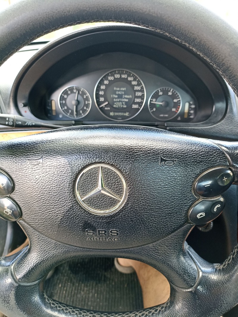 Mercedes-Benz E 220, снимка 2 - Автомобили и джипове - 46356777