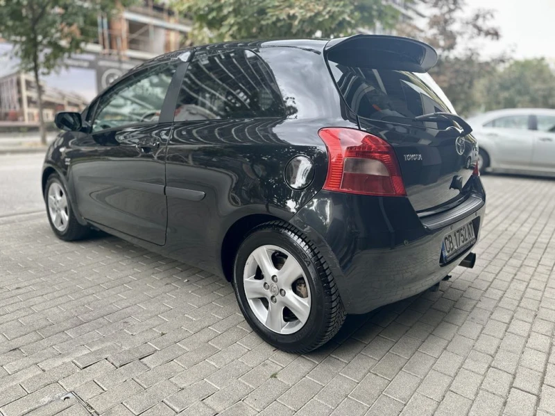 Toyota Yaris 1.4-D4D* АВТОМАТИК* Кожа* Black&White Edition* , снимка 5 - Автомобили и джипове - 47411368